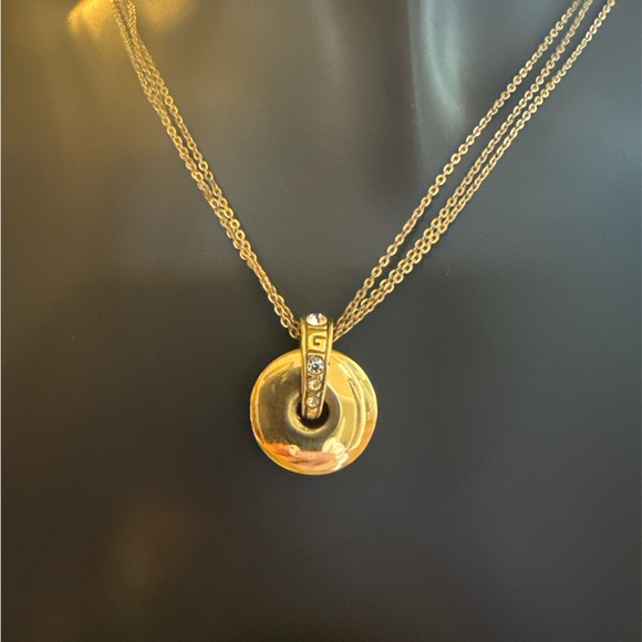 Givenchy Elegant Gold Pendant Necklace! Excellent condition! - Picture 3 of 6